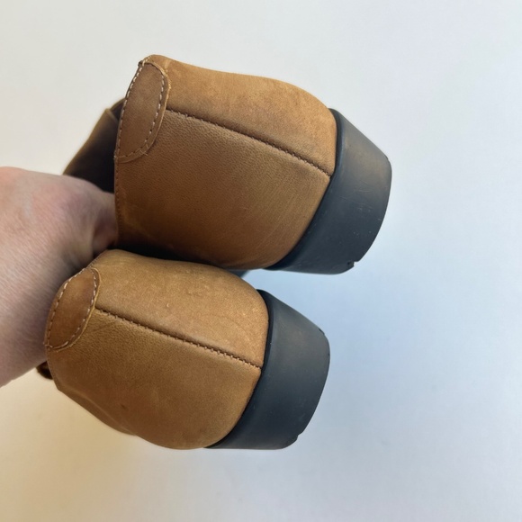 Clark’s Tan Genuine Leather Rubber Outsole Loafers size 9 - Picture 14 of 15